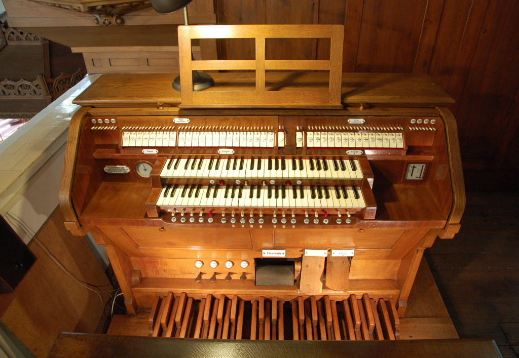 De speeltafel van het Steinmeyer-orgel van de Adventskerk in Alphen aan den Rijn. Foto Rens Swart