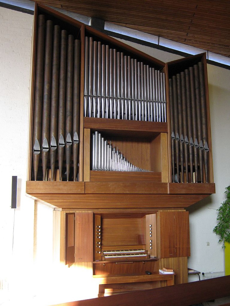 Zodra ik op pijporgel overstapte, kreeg ik les op het Pels-orgel van de Goede Herderkerk in Alphen aan den Rijn