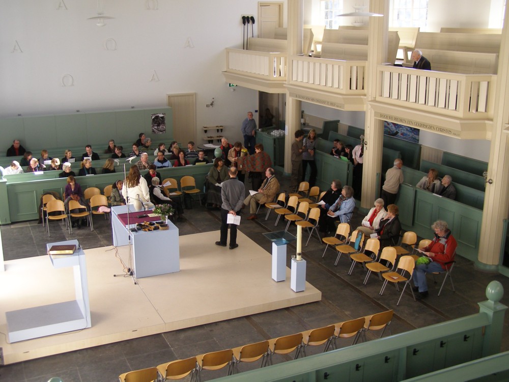 De leerlingen bij de voorbereidingen van het leerlingenconcert in de Hoofdvaartkerk in Hoofddorp